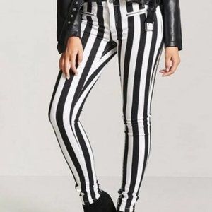 Black & White Striped Stretch Skinny Jeans by Fifty Street - Medium